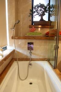 Bathroom Image of 2200 Sq.ft 4 BHK Apartment / Flat for sale in Juhu Mumbai for Rs. 120000000