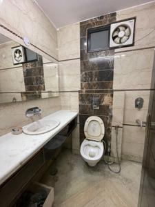 Bathroom Image of 800 Sq.ft 2 BHK Builder Floor for rent in Pitampura New Delhi for Rs. 25000