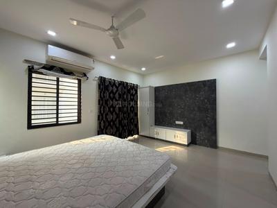Bedroom Image of 3500 Sq.ft 4 BHK Apartment / Flat for rent in New Alkapuri Vadodara for Rs. 40000