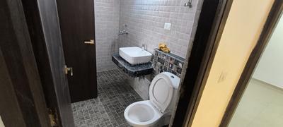 Image of 1499 Sq.ft 3 BHK Apartment / Flat for rent in Shri Radha Aqua Garden, Noida Extension, Greater Noida for Rs. 25000