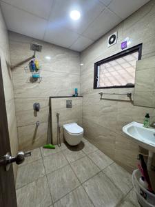 Bathroom Image of 700 Sq.ft 1 BHK Apartment / Flat for rent in Cox Town Bengaluru for Rs. 36000
