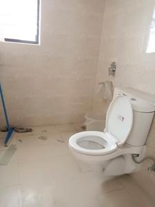 Common Bathroom Image of 900 Sq.ft 2 BHK Apartment / Flat for rent in Primarc Southwinds, Rajpur Kolkata for Rs. 17000
