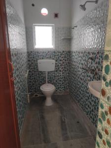 Bathroom Image of 825 Sq.ft 3 BHK Apartment / Flat for sale in Kalikapur Kolkata for Rs. 5300000