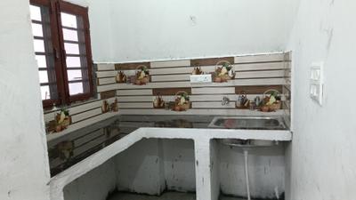 Kitchen Image of 625 Sq.ft 2 BHK Builder Floor for rent in Chandrabani Dehradun for Rs. 12000