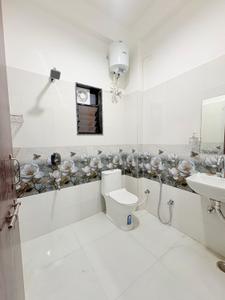 Bathroom Image of 300 Sq.ft 1 RK Apartment / Flat for rent in L I G Colony Indore for Rs. 13000