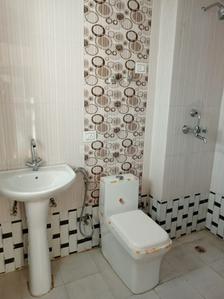 Bathroom Image of 1395 Sq.ft 3 BHK Apartment / Flat for sale in Newtech La Galaxia, Surajpur Greater Noida for Rs. 8000000