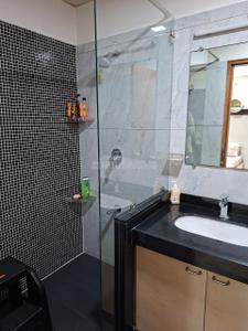 Bathroom Image of 2649 Sq.ft 4 BHK Apartment / Flat for sale in Deep Indraprasth 10 The Palm Court, Bodakdev Ahmedabad for Rs. 30000000