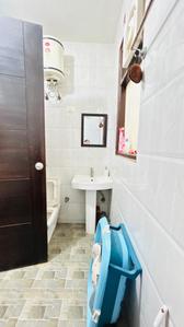 Bathroom Image of 2400 Sq.ft 3 BHK Builder Floor for sale in Sector 57 Gurgaon for Rs. 17500000