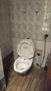 Bathroom Image of 500 Sq.ft 1 BHK Builder Floor for rent in Preet Vihar New Delhi for Rs. 14000