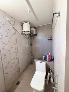 Bathroom Image of 650 Sq.ft 1 BHK Apartment / Flat for rent in Frazer Town Bengaluru for Rs. 35000
