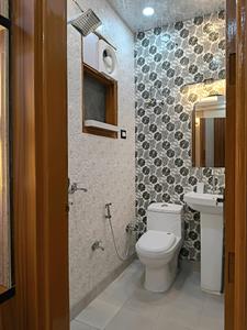 Common Bathroom Image of 1050 Sq.ft 3 BHK Builder Floor for sale in Indirapuram Ghaziabad for Rs. 10500000