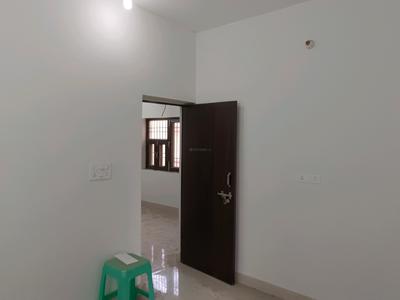 Bedroom Image of 750 Sq.ft 2 BHK Apartment / Flat for rent in Pitampura New Delhi for Rs. 24000