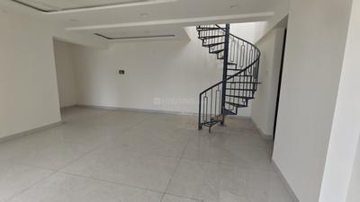 Living Room Image of 2500 Sq.ft 3 BHK Penthouse for sale in Mountain View Cooprative Housing Society, Shivaji Nagar Pune for Rs. 32000000