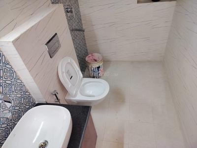 Bathroom Image of 1500 Sq.ft 3 BHK Apartment / Flat for sale in DDA Flats Sarita Vihar, Sarita Vihar New Delhi for Rs. 28500000