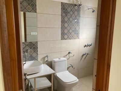 Bathroom Image of 1266 Sq.ft 2 BHK Apartment / Flat for rent in Indira Nagar Lucknow for Rs. 22000