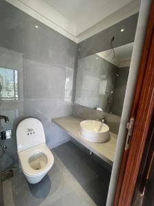 Bathroom Image of 1055 Sq.ft 3 BHK Apartment / Flat for sale in Khar West Mumbai for Rs. 65000000