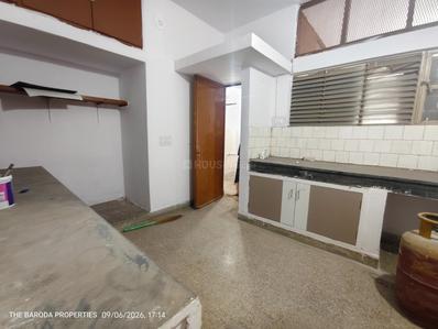 Kitchen Image of 1500 Sq.ft 3 BHK Apartment / Flat for rent in Sayajiganj Vadodara for Rs. 15000