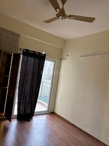 Bedroom Image of 945 Sq.ft 2.5 BHK Apartment / Flat for rent in NBCC Golf Homes, Noida Extension Greater Noida for Rs. 18000