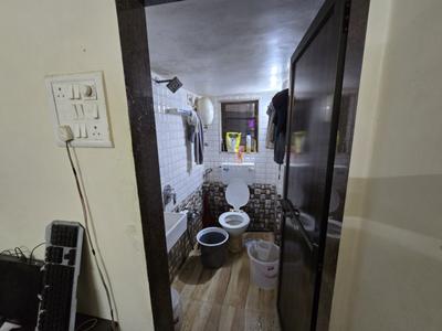 Bathroom Image of 350 Sq.ft 1 RK Apartment / Flat for sale in Andheri West Mumbai for Rs. 8900000