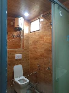 Common Bathroom Image of 900 Sq.ft 3 BHK Builder Floor for rent in Saluja Luxury Floors, Dwarka Mor New Delhi for Rs. 24000