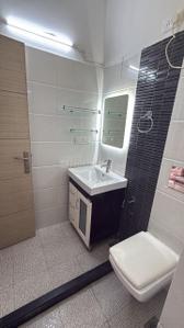 Bathroom Image of 1415 Sq.ft 3 BHK Apartment / Flat for rent in DLF Carlton Estate, Sector 53 Gurgaon for Rs. 80000