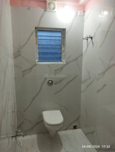Bathroom Image of 960 Sq.ft 2 BHK Apartment / Flat for rent in Kasba Kolkata for Rs. 20000