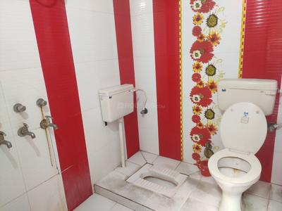 Bathroom Image of 1120 Sq.ft 2 BHK Independent House for rent in Rajajipuram Lucknow for Rs. 15000