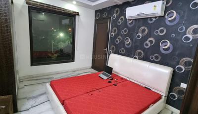 Bedroom Image of 900 Sq.ft 2 BHK Builder Floor for rent in Pitampura New Delhi for Rs. 30000