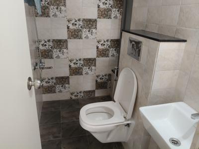 Bathroom Image of 500 Sq.ft 1 BHK Apartment / Flat for rent in Mahindra Happinest Tathawade, Tathawade Pune for Rs. 20000