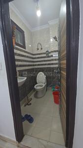 Bathroom Image of 550 Sq.ft 1 BHK Apartment / Flat for sale in Neb Sarai New Delhi for Rs. 2100000