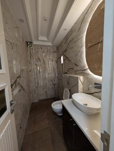 Bathroom Image of 1800 Sq.ft 3 BHK Independent House for rent in Rajouri Garden New Delhi for Rs. 62000