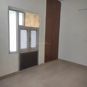 Bedroom Image of 950 Sq.ft 2 BHK Apartment / Flat for rent in Bathal apartment, Patparganj New Delhi for Rs. 31000