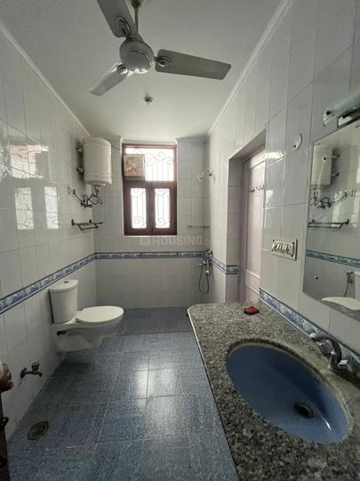 Sector D, Vasant Kunj Bathroom 1