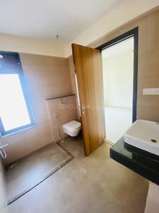 Bathroom Image of 1150 Sq.ft 2 BHK Apartment / Flat for sale in K Raheja Ascencio, Powai Mumbai for Rs. 27500000