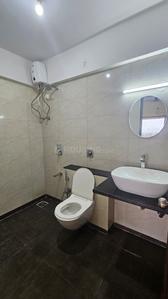 Bathroom Image of 1000 Sq.ft 2 BHK Apartment / Flat for rent in Satra Harmony, Chembur Mumbai for Rs. 80000