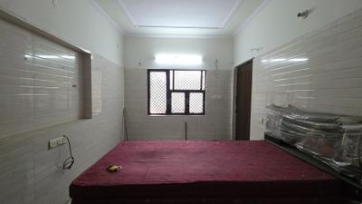 Bedroom Image of 700 Sq.ft 2 BHK Apartment / Flat for rent in Pitampura New Delhi for Rs. 20000