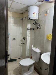 Bathroom Image of 1210 Sq.ft 3 BHK Apartment / Flat for sale in Amrapali Silicon City, Sector 76 Noida for Rs. 14500000