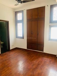 Bedroom Image of 1800 Sq.ft 2 BHK Builder Floor for rent in South Extension II New Delhi for Rs. 90000