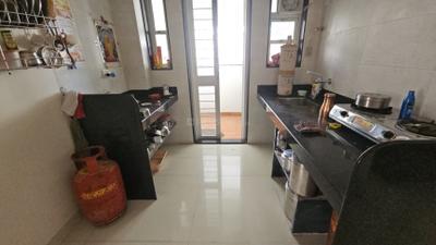 Kitchen Image of 800 Sq.ft 2 BHK Apartment / Flat for rent in Ideal Colony, Kothrud Pune for Rs. 40000