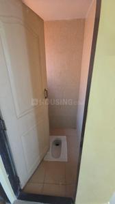 Bathroom Image of 555 Sq.ft 1 BHK Apartment / Flat for rent in Kandivali West Mumbai for Rs. 26000
