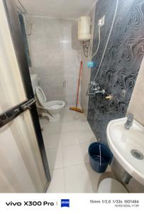 Bathroom Image of 810 Sq.ft 2 BHK Apartment / Flat for sale in Parel Mumbai for Rs. 23500000