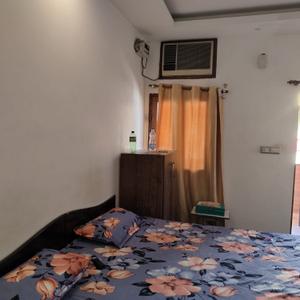 Bedroom Image of 500 Sq.ft 1 RK Independent House for rent in Alaknanda New Delhi for Rs. 19000