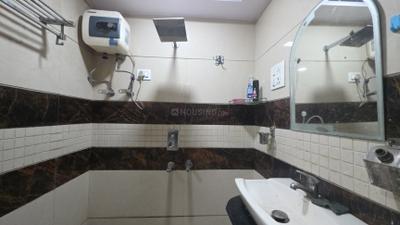 Bathroom Image of 700 Sq.ft 2 BHK Apartment / Flat for rent in Pitampura New Delhi for Rs. 29500