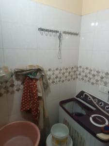 Bathroom Image of 720 Sq.ft 2 BHK Apartment / Flat for sale in Sanjay Garden, Gazipur New Delhi for Rs. 4000000