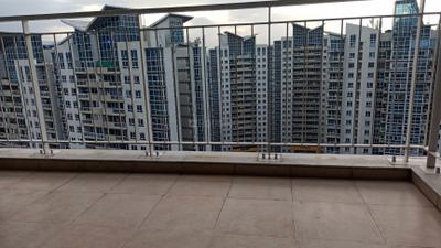 Balcony Image of 1100 Sq.ft 2 BHK Apartment / Flat for rent in Amanora Aspire Towers, Hadapsar Pune for Rs. 42000