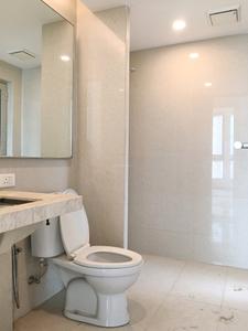 Common Bathroom One Image of 1200 Sq.ft 3 BHK Apartment / Flat for sale in Lake Enclave, Hiranandani Estate Thane for Rs. 42000000