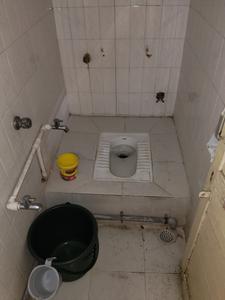 Common Bathroom Two Image of 1200 Sq.ft 2.5 BHK Independent House for rent in Bodakdev Ahmedabad for Rs. 25000