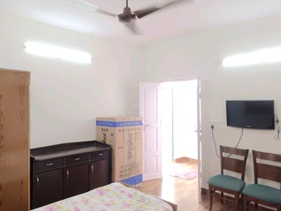 Bedroom Image of 500 Sq.ft 1 RK Builder Floor for rent in Pitampura New Delhi for Rs. 18000