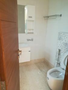 Bathroom Image of 1000 Sq.ft 2 BHK Independent House for rent in RWA Lajpat Nagar 4 Colonies, Lajpat Nagar New Delhi for Rs. 60000
