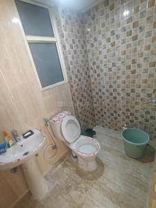 Bathroom Image of 850 Sq.ft 2 BHK Apartment / Flat for sale in Mahagun Mantra II, Noida Extension Greater Noida for Rs. 6200000
